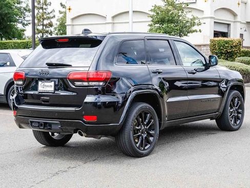 Used 2020 Jeep Grand Cherokee Altitude AWD/4WD image 5