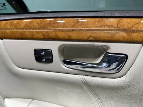 Used 2011 Cadillac DTS Platinum FWD image 16