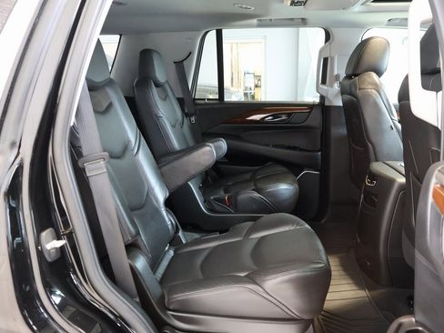Certified 2020 Cadillac Escalade Luxury image 40
