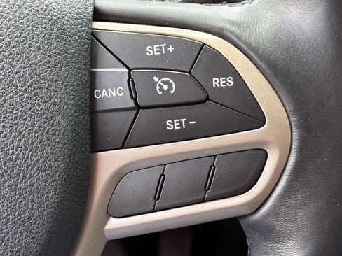 Used 2017 Jeep Cherokee Limited AWD/4WD image 14