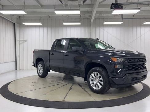 Used 2023 Chevrolet Silverado 1500 Custom AWD/4WD image 2