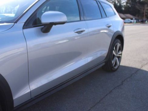 Used 2025 Volvo V60 B5 Cross Country Plus image 47