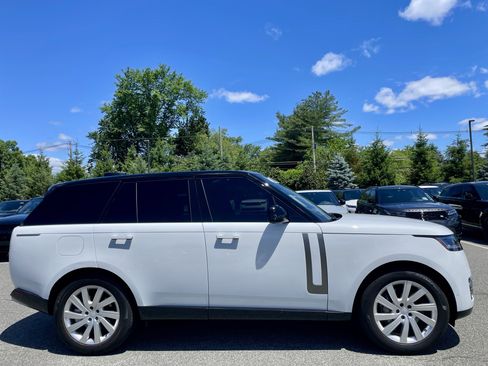 Used 2025 Land Rover Range Rover SE AWD/4WD image 4