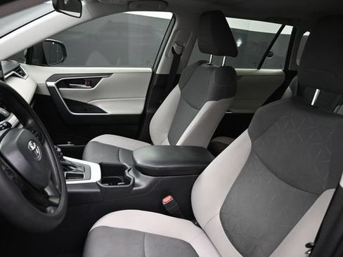 Used 2024 Toyota RAV4 XLE w/ Convenience Package FWD image 12