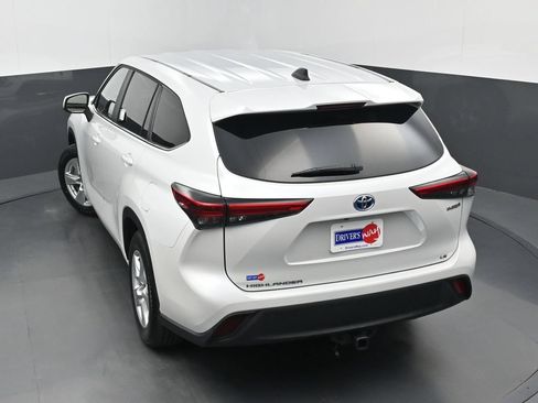 Used 2023 Toyota Highlander LE FWD image 34