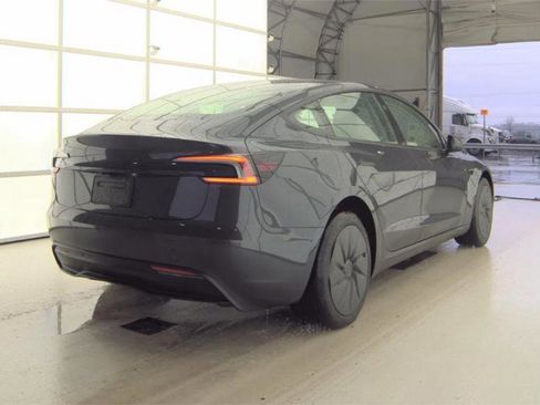 Used 2025 Tesla Model 3 image 2