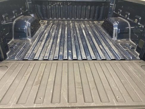 Used 2022 Chevrolet Silverado 1500 LT AWD/4WD image 30