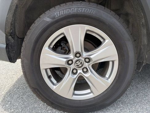 Used 2022 Toyota RAV4 XLE AWD/4WD image 27