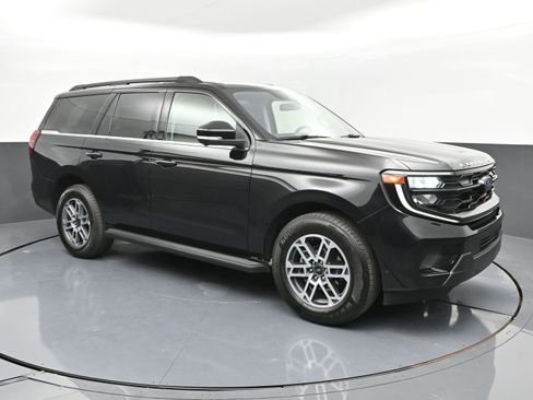 Used 2025 Ford Expedition Active image 2