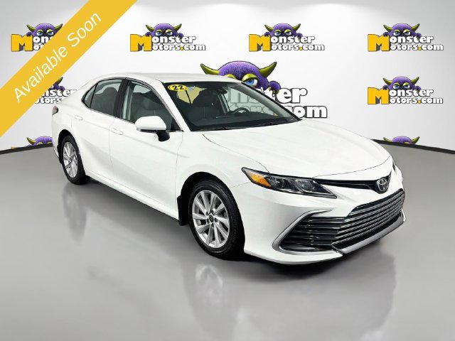 Used 2022 Toyota Camry LE FWD image 3