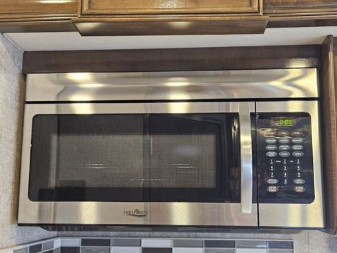 Used 2019 Ford F550 2WD Regular Cab Super Duty w/ XLT Value Package image 18