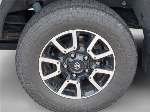 Used 2021 Toyota Tundra Limited w/ Limited Premium Package AWD/4WD image 10