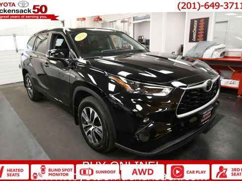 Used 2023 Toyota Highlander XLE AWD/4WD image 1