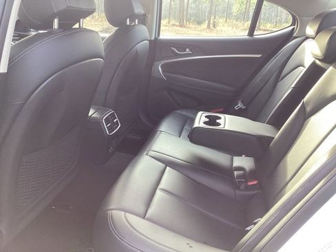 Used 2025 Genesis G70 2.5T image 10