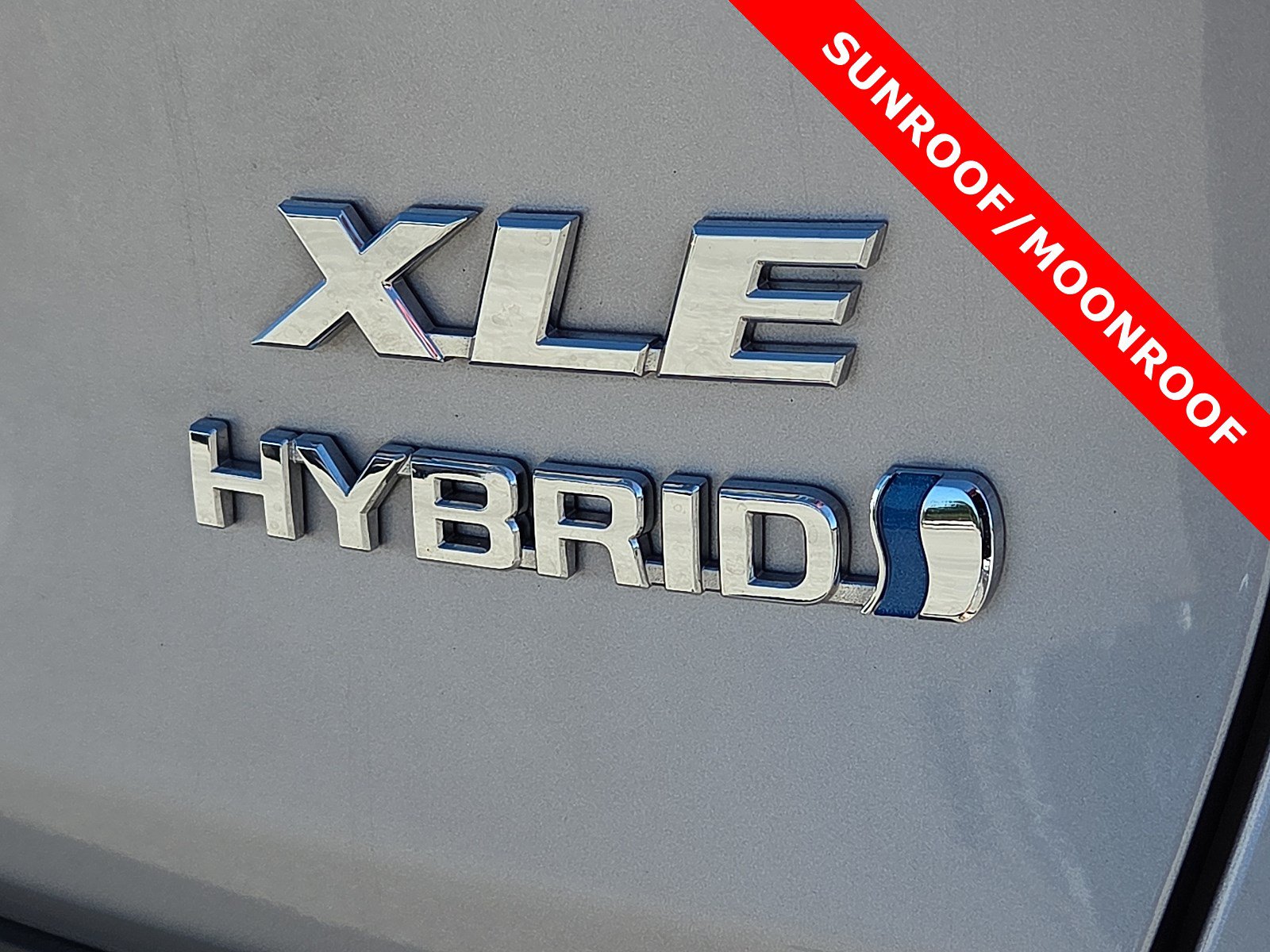 Used 2022 Toyota RAV4 XLE w/ Convenience Package AWD/4WD image 8