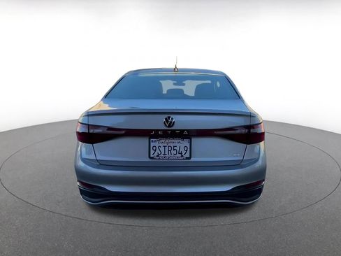 Used 2025 Volkswagen Jetta SE image 12