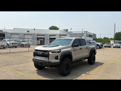 Used 2026 Chevrolet Colorado ZR2 w/ ZR2 Bison Edition AWD/4WD image 2