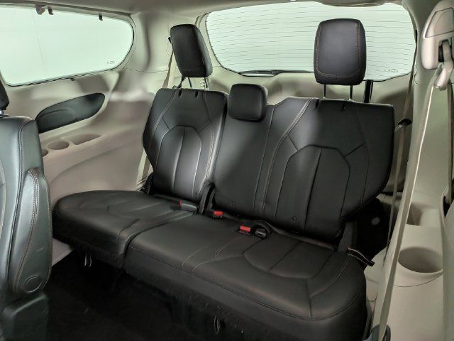 Used 2017 Chrysler Pacifica Touring-L FWD image 27