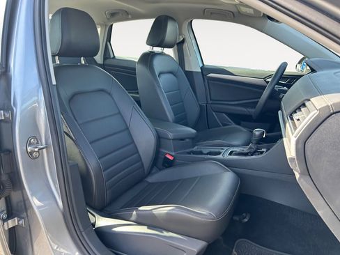 Used 2021 Volkswagen Jetta SE FWD image 24