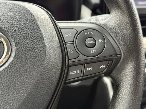 Used 2022 Toyota RAV4 XLE image 19