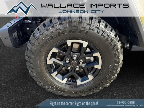 Used 2025 Jeep Gladiator Rubicon image 9