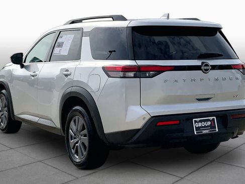 Used 2024 Nissan Pathfinder SV FWD image 12