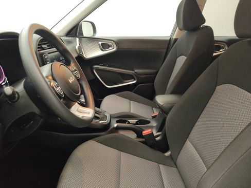 Used 2023 Kia Soul LX w/ LX Technology Package image 17