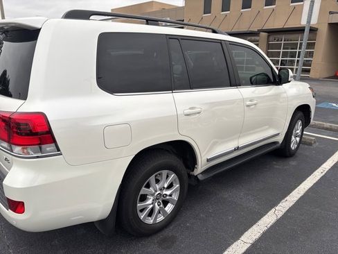 Used 2019 Toyota Land Cruiser image 4