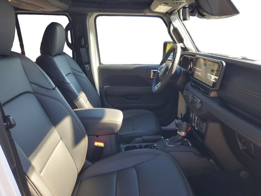 New 2025 Jeep Wrangler Unlimited Sahara AWD/4WD image 15