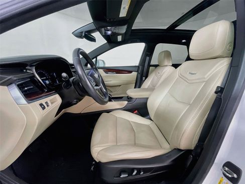 Used 2018 Cadillac XT5 Luxury w/ Driver Awareness Package FWD image 24