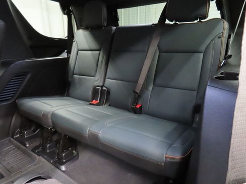 Used 2025 GMC Yukon AT4 w/ LPO, Get Active Package AWD/4WD image 19