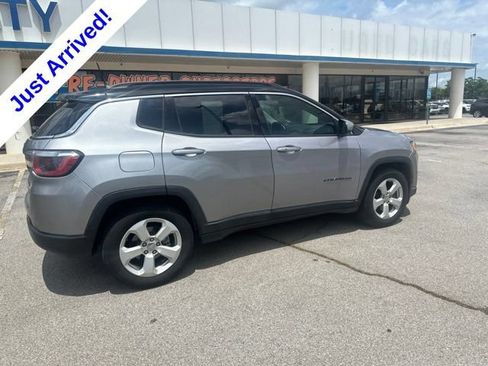 Used 2020 Jeep Compass Latitude FWD image 3