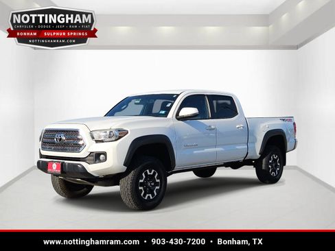 Used 2017 Toyota Tacoma TRD Off-Road w/ Tow Package AWD/4WD image 3