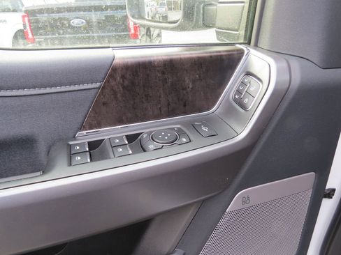 New 2025 Ford F250 Lariat w/ Lariat Ultimate Package image 24