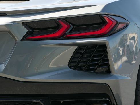 Used 2022 Chevrolet Corvette Stingray Convertible w/ 1LT RWD image 4