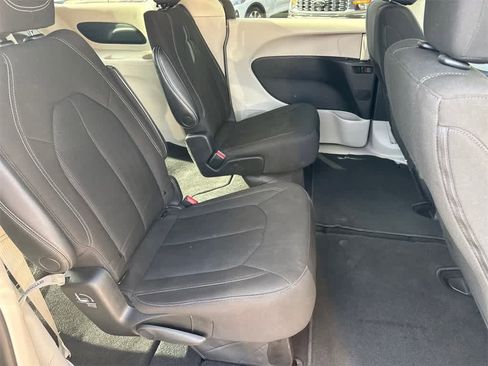 Used 2023 Chrysler Voyager LX image 14