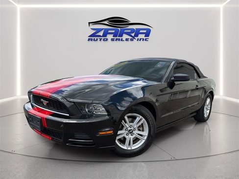 Used 2014 Ford Mustang Convertible RWD image 1