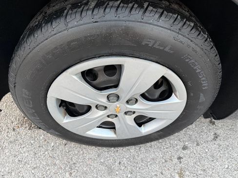 Used 2017 Chevrolet Cruze LS image 30