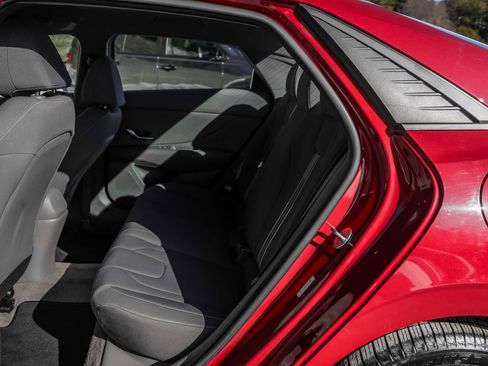 Used 2023 Hyundai Elantra SEL w/ Cargo Package image 21