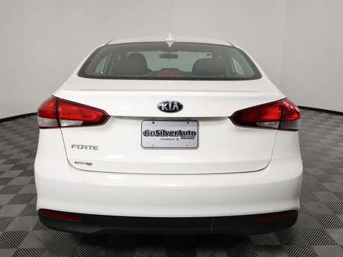 Used 2017 Kia Forte LX image 3
