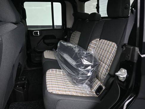 New 2026 Jeep Gladiator Sport AWD/4WD image 16