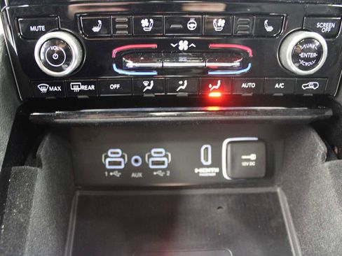 Used 2022 Jeep Grand Cherokee Overland w/ Advanced Protech Group III image 35