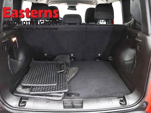 Used 2018 Jeep Renegade Altitude AWD/4WD image 9