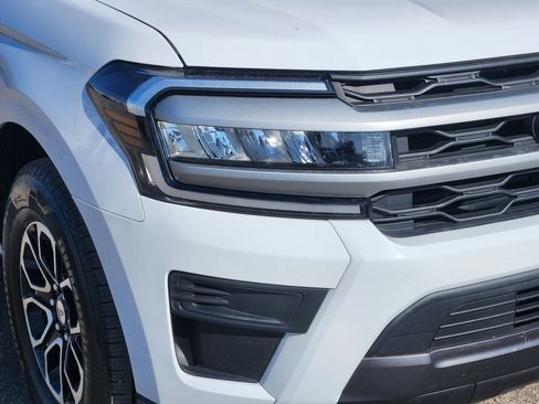 Used 2024 Ford Expedition Max XLT image 9