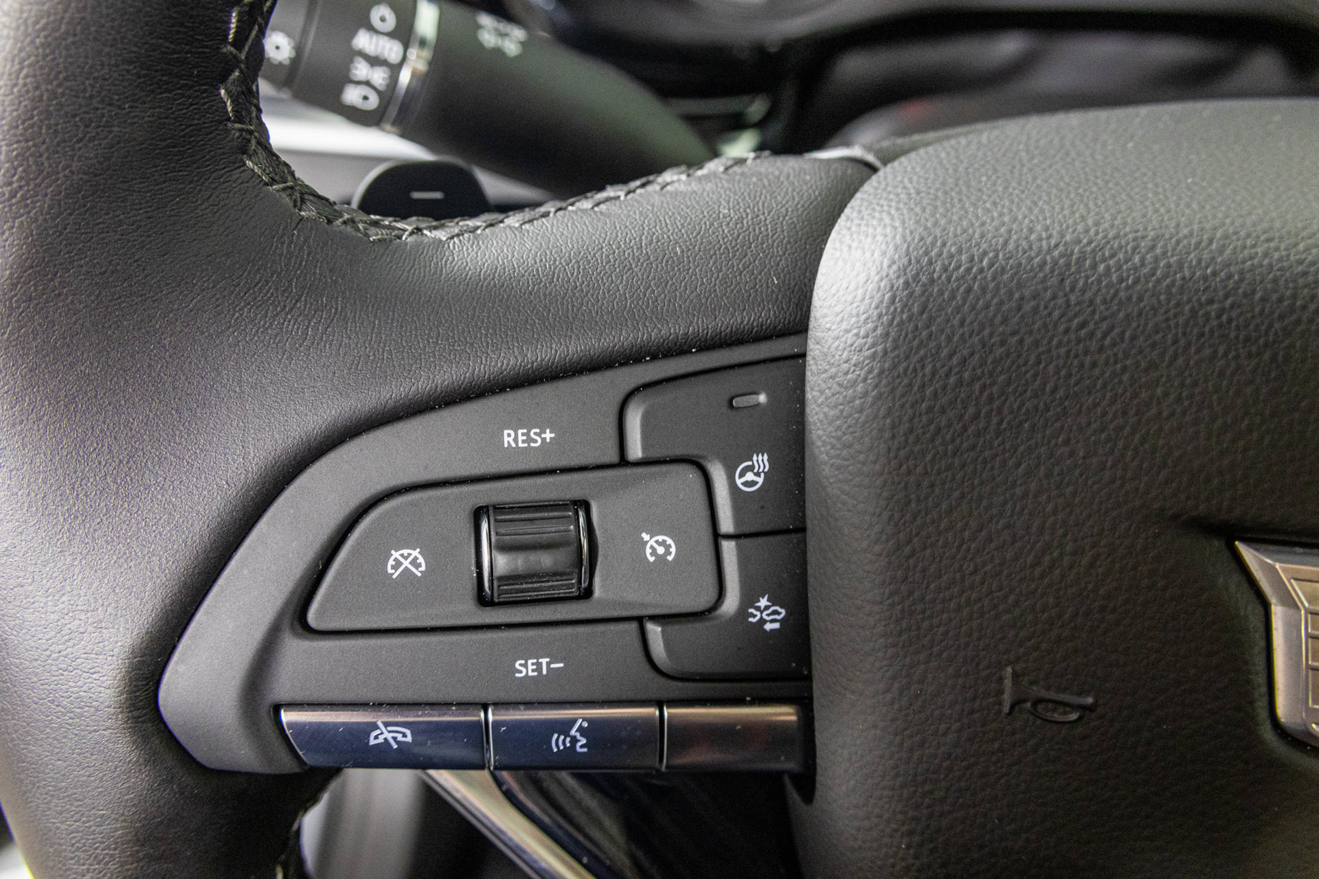 Used 2025 Cadillac XT6 Premium Luxury AWD/4WD image 36