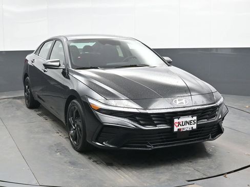 New 2026 Hyundai Elantra SEL Sport Premium FWD image 4