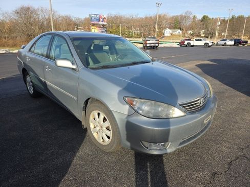 Used 2005 Toyota Camry XLE image 3