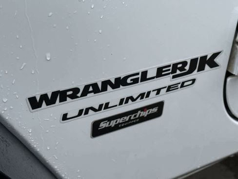 Used 2018 Jeep Wrangler Unlimited Rubicon w/ Connectivity Group image 7