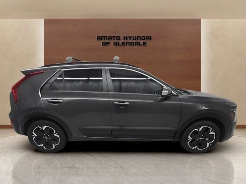 Used 2023 Kia Niro Wind w/ Wind Preserve Package FWD image 7