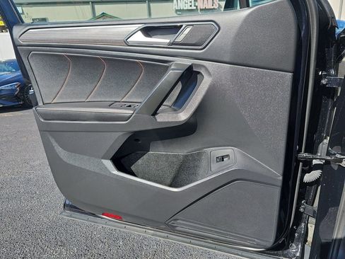 Used 2024 Volkswagen Tiguan SE image 37